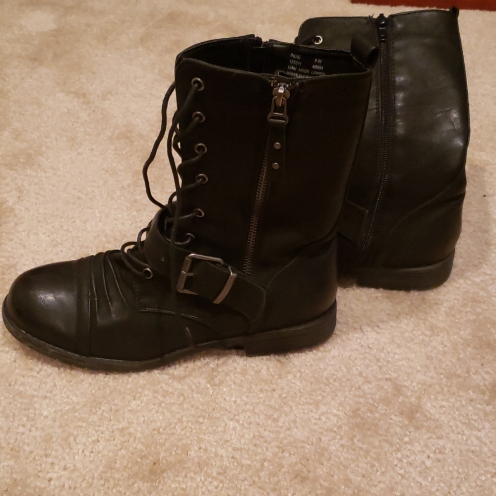 Combat boots